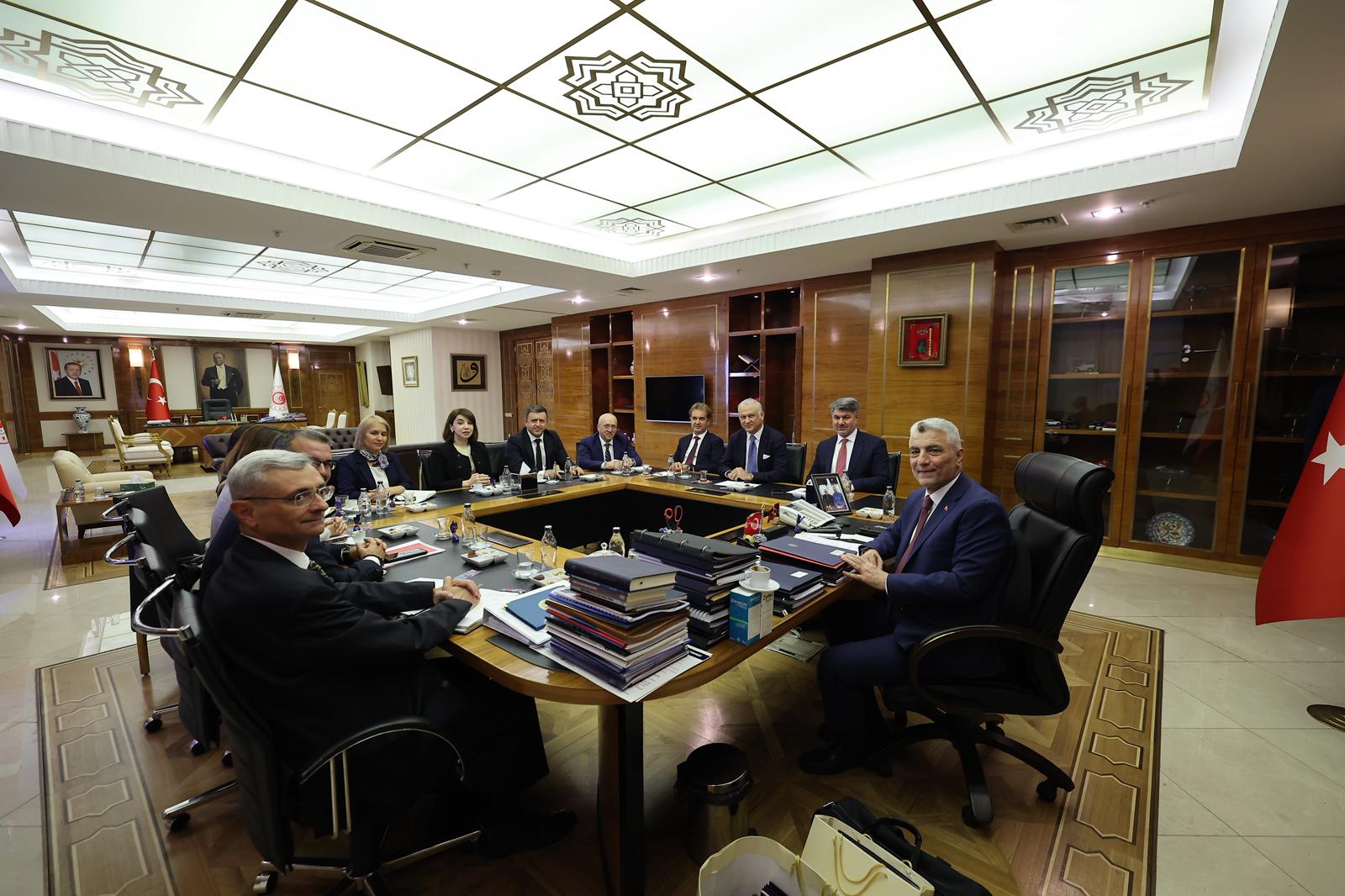 TÜİB "Körpü" layihəsi çərçivəsində Türkiyə Ticarət Naziri Ömər Bolat ilə görüşüb.